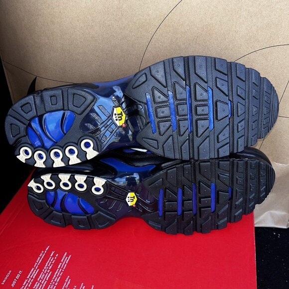 Athletic_Shoes